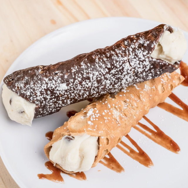 Cannoli.