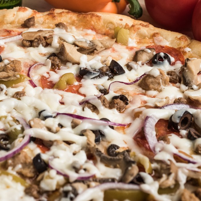 Roma's Deluxe Pizza (Medium 16" (8 Slices)).