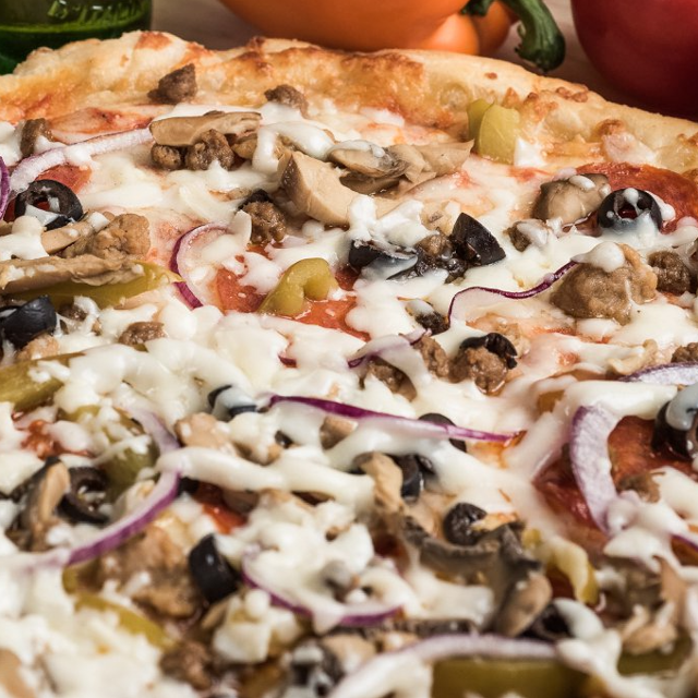 Roma's Deluxe Pizza (Small 14" (6 Slices)).